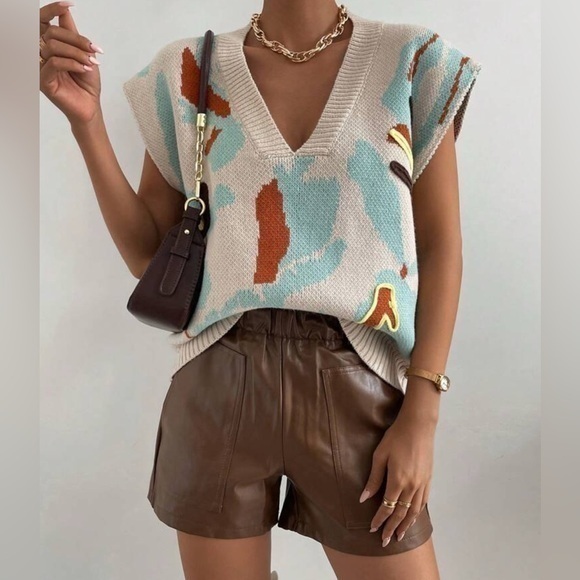 Sweaters - 💋NWT Graphic Abstract Batwing Sleeve Sweater Vest - M beige - luxe animal print
